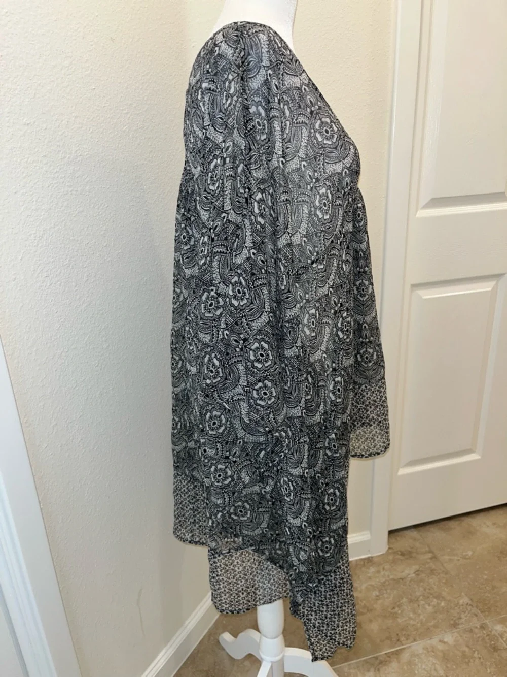 Abercrombie & Fitch Black & White Printed V-Neck Swim Coverup